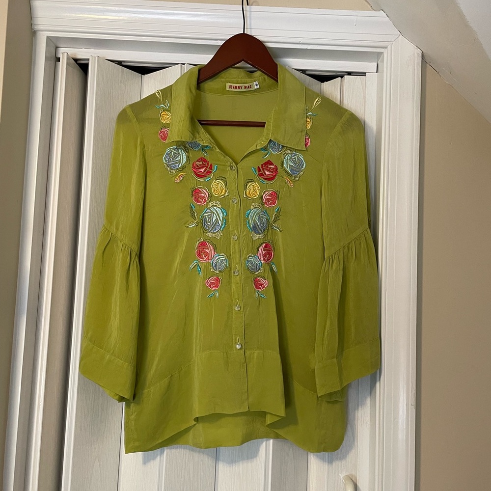 Johnny Was Green Embroidered Button Down Shirt. NWOT Retails for 195.00